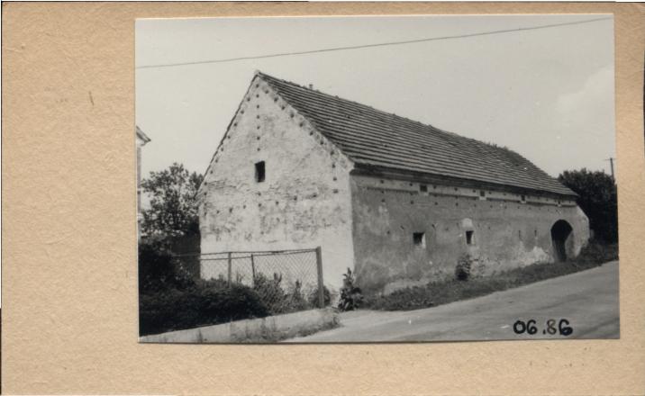 budynek gospodarczy z bramą (przejazdem), skan 2