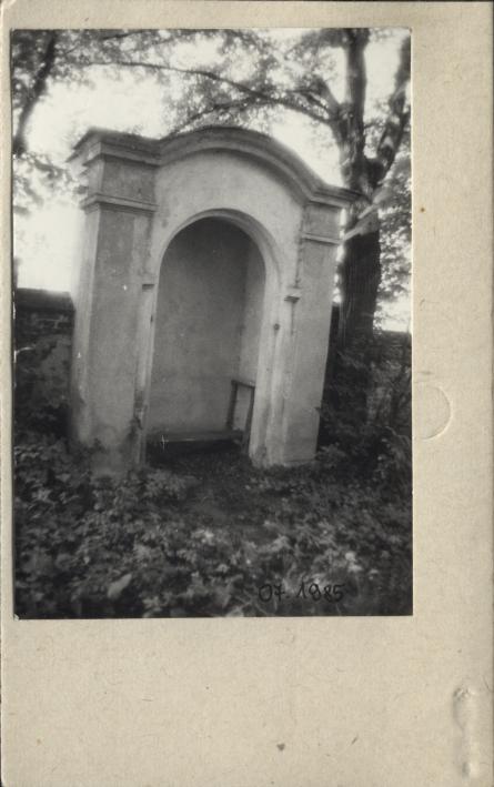 mur ogrodzenia kościoła św. Jadwigi + 4 kaplice, skan 5