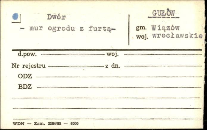 dwór - mur ogrodu z furtą, skan 1