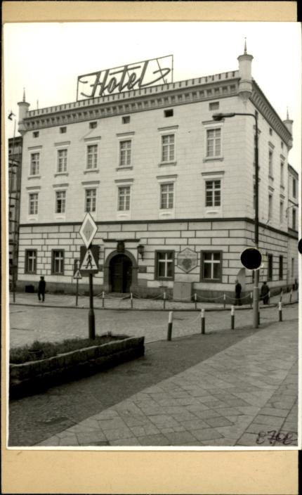 dom opata, ob. hotel, skan 2
