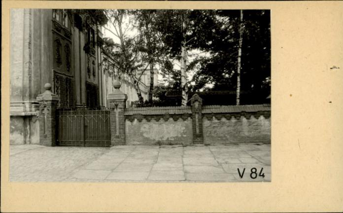 mur z bramami, skan 2