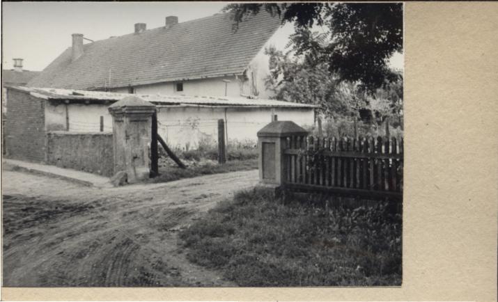 brama przy wjeździe, skan 2