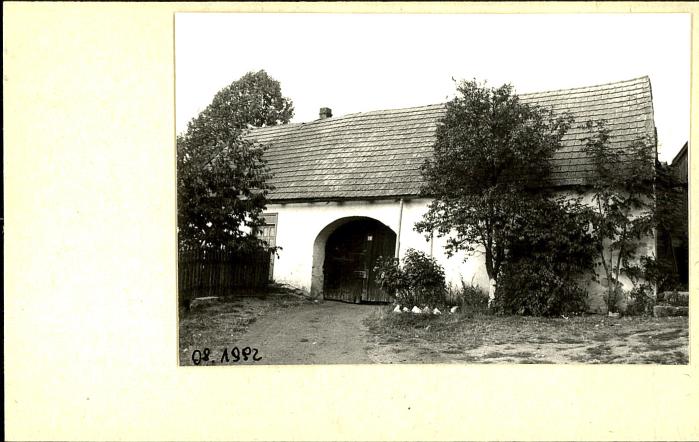 dom mieszkalno-gosp. z bramą, skan 2