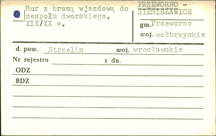 mur z bramą wjazdową do zespołu dworskiego, skan 1