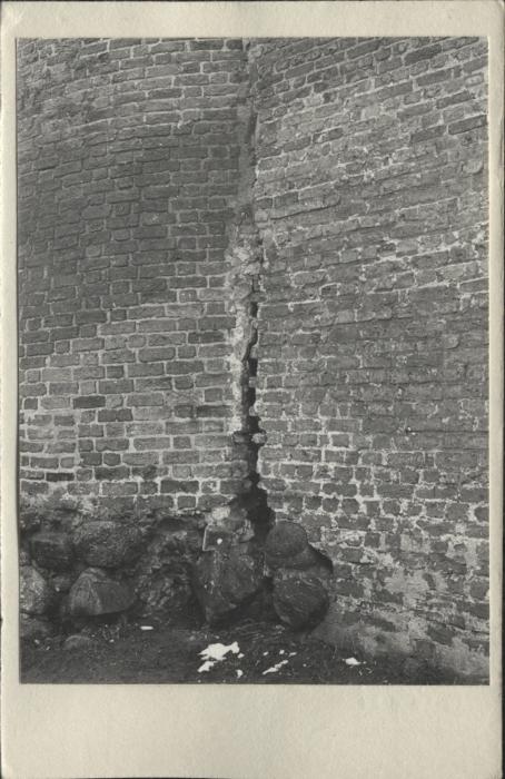 mury miejskie - narożnik płd.-wsch., styk murów z basztą narożną, skan 2