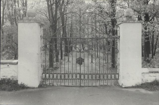 bramy parku pałacowego (2 zachodnie i południowa), skan 2