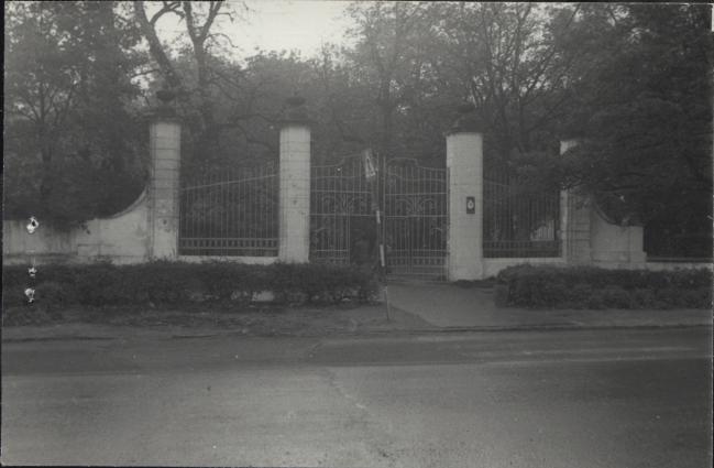 bramy parku pałacowego (2 zachodnie i południowa), skan 4