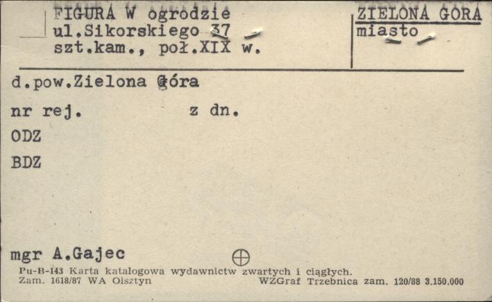 figura w ogrodzie, skan 1