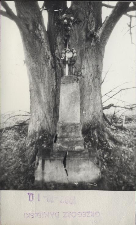 figura - krzyż obok nr-u 170, skan 2