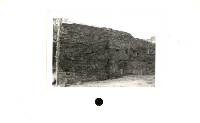 fragment miejskiego muru obronnego, skan 2