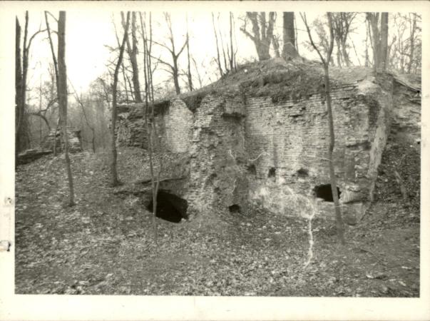 grota z ruinami domku, skan 3