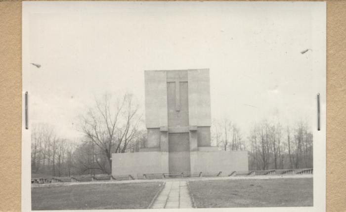 pomnik - mauzoleum, skan 2