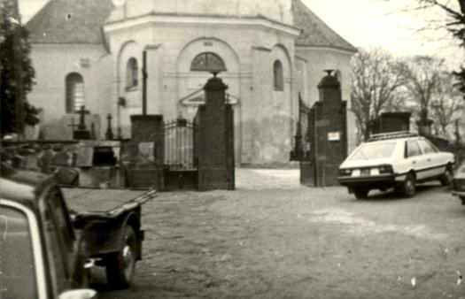 mur cment. i bramka kość. św. Krzyża, skan 3