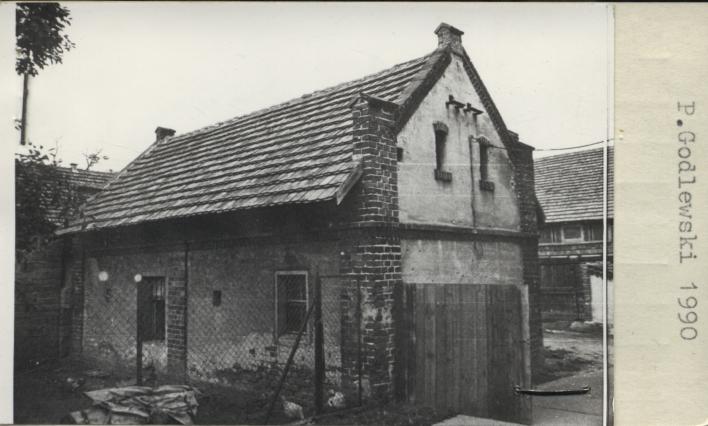 kurnik przy domu, skan 2