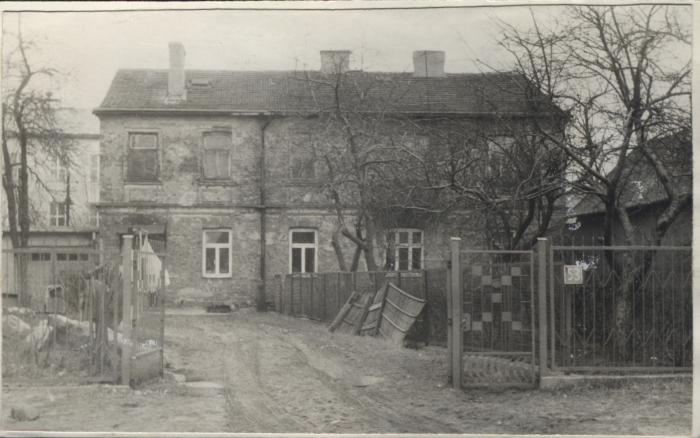 dom (w głębi), skan 2