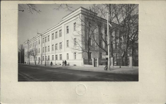 budynek d. Instytutu Panien Szlacheckich, ob. Filia Uniw. Warszawskiego, skan 2