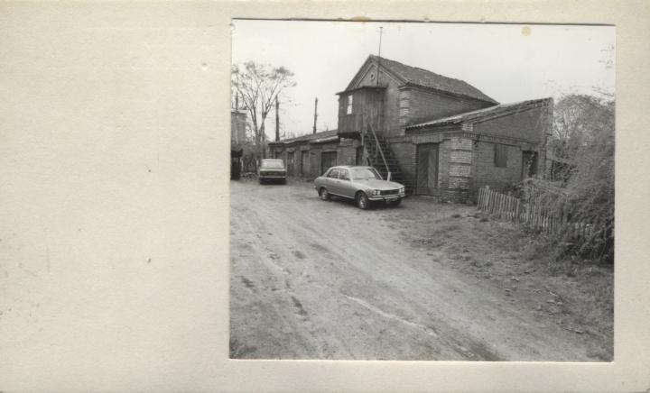 stajnie, ob. garaże w zespole willi, skan 2