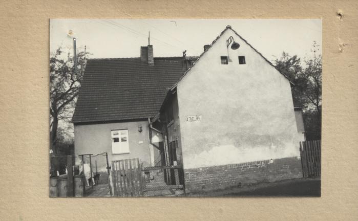 ciąg budynków mieszkalnych, skan 2