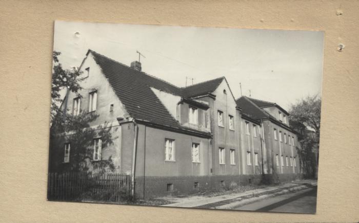 ciąg budynków mieszkalnych, skan 2