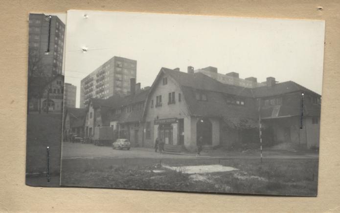ciąg budynków handlowych, skan 2