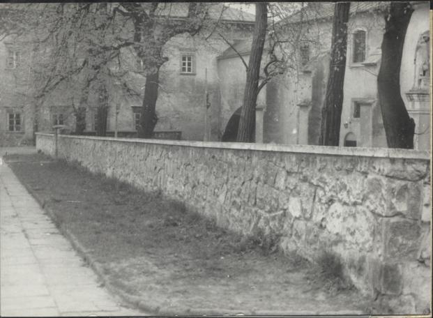 zespół kościoła p. w. ś. Jana, ogrodzenie z bramką, skan 2