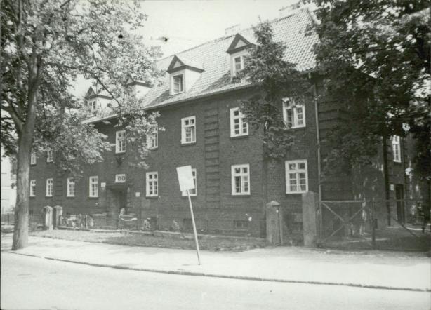 budynek w zesp. szpitala, ob. przychodnia lekarska, skan 2