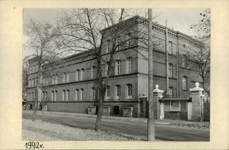 budynek koszarowy (1) - koszary ułanów, nast. artylerii, ob. jednostka wojskowa 14-96, skan 2