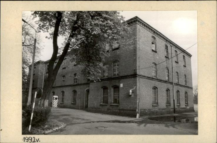 magazyn odzieżowy (17) - koszary ułanów, nast. artylerii, ob. jednostka wojskowa 14-96, skan 2