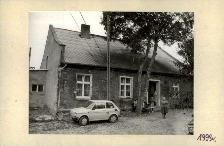 stajnia, ob. dom - folwark, skan 2