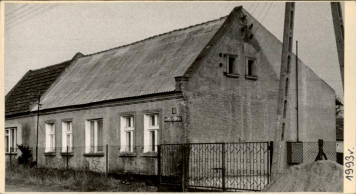 dom z budynkiem gospodarczym, skan 2