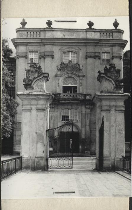brama pałacowa, skan 3