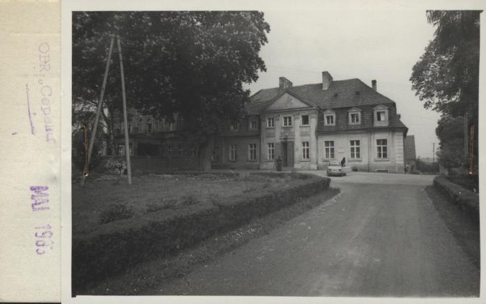dwór, ob. Zgromadzenie Misjonarek Chrystusa Króla i plebania, skan 2