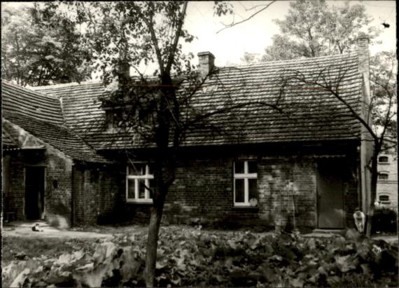 dwór, ob. dom mieszkalny, skan 3