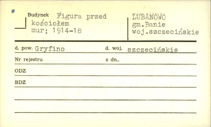 figura przed kościołem, skan 1