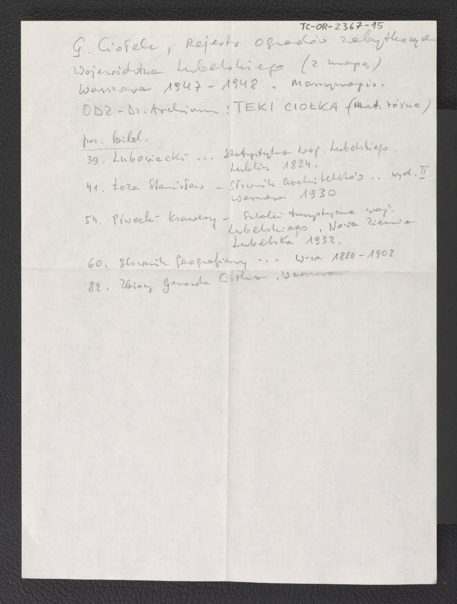 odsyłacz do Ciołek G., Rejestr ogrodów zabytkowych województwa lubelskiego, Warszawa 1947, s. 148 zawierający wykaz poezji tematycznych dotycząca miejscowego pałacu, skan 1