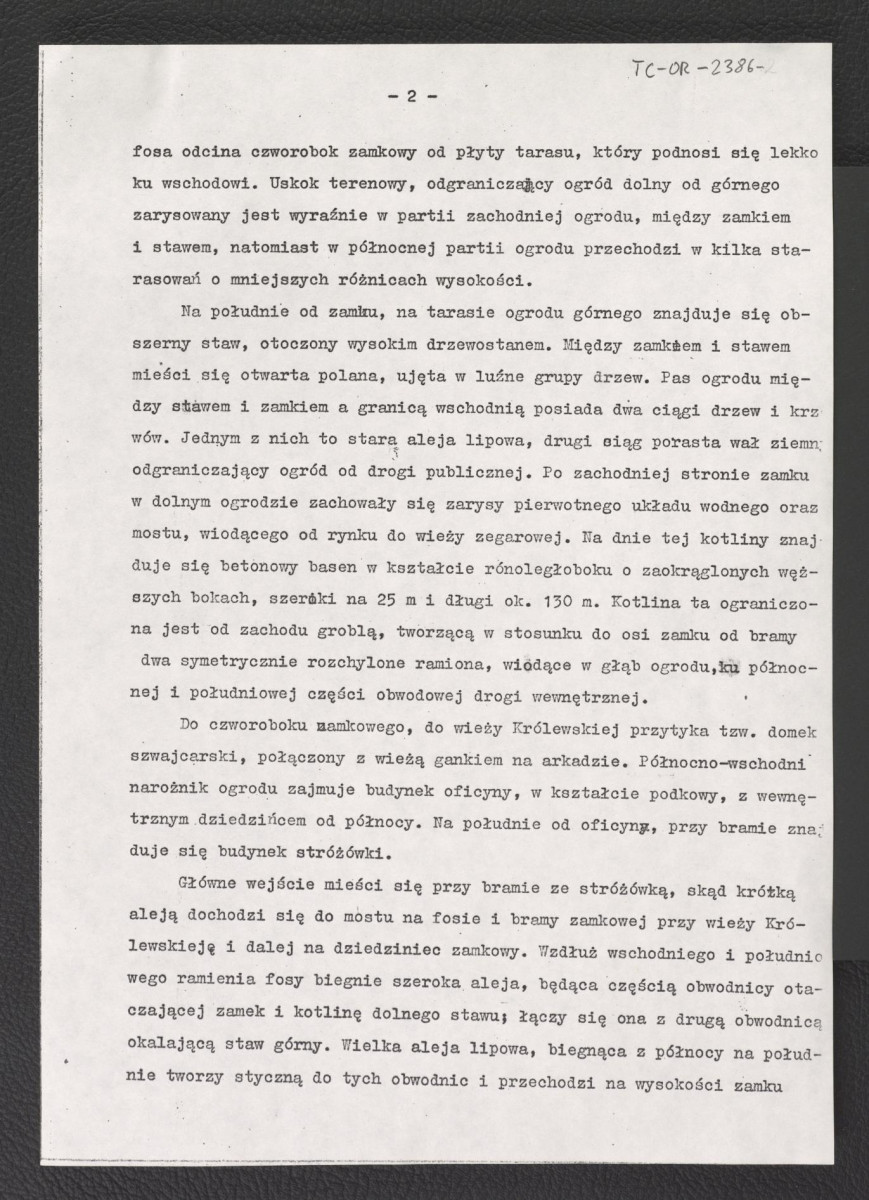 projekt wstępny renowacji zespołu zamkowo-parkowego; plan orientacyjny (1 : 1000); pomiar sytuacyjno-wysokościowy (1 : 1500); projekt koncepcyjny (1 : 500); przekroje widokowe (1 : 500); zabudowa, drogi, uzbrojenie terenu (1 : 500); ukształtowanie terenu  (1 : 500); wykopy i nasypy (1 : 500); melioracje, dosadzanie drzew i krzewów; trawniki (1 : 500); zbiorcze zestawienie kosztów; dziewięć kart , skan 3