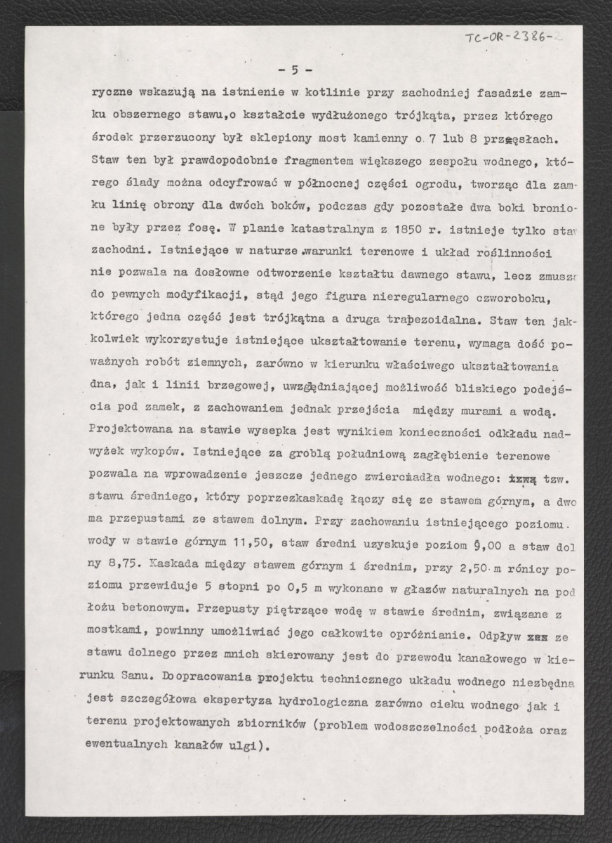 projekt wstępny renowacji zespołu zamkowo-parkowego; plan orientacyjny (1 : 1000); pomiar sytuacyjno-wysokościowy (1 : 1500); projekt koncepcyjny (1 : 500); przekroje widokowe (1 : 500); zabudowa, drogi, uzbrojenie terenu (1 : 500); ukształtowanie terenu  (1 : 500); wykopy i nasypy (1 : 500); melioracje, dosadzanie drzew i krzewów; trawniki (1 : 500); zbiorcze zestawienie kosztów; dziewięć kart , skan 6
