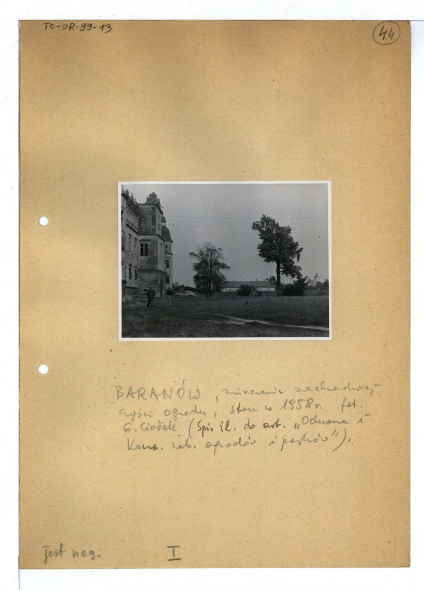 7 fotografii czarno-białych (+2 duplikaty), skan 4