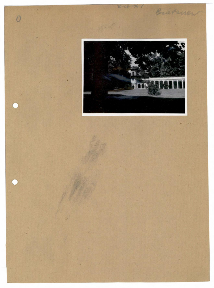 16 fotografii czarno-białych przed 1949 r.                    , skan 4