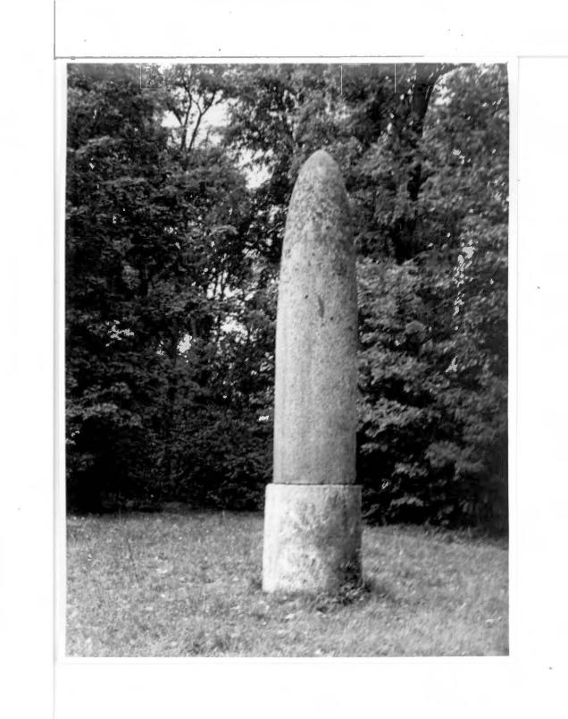 3 fotografie czarno-białe przedstawiające słup Ittara, skan 2