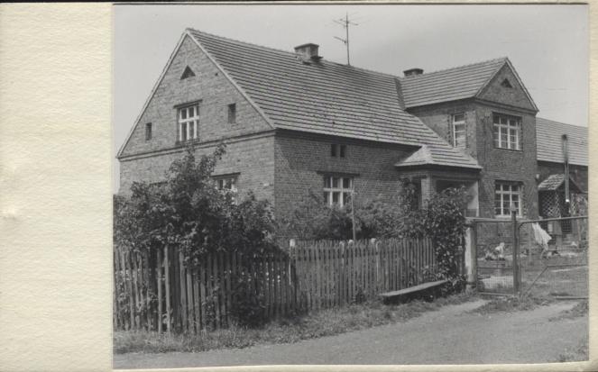dom z budynkiem gospodarczym, skan 3