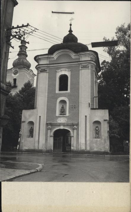 ogrodzenie kościoła z bramką i furtą, skan 2