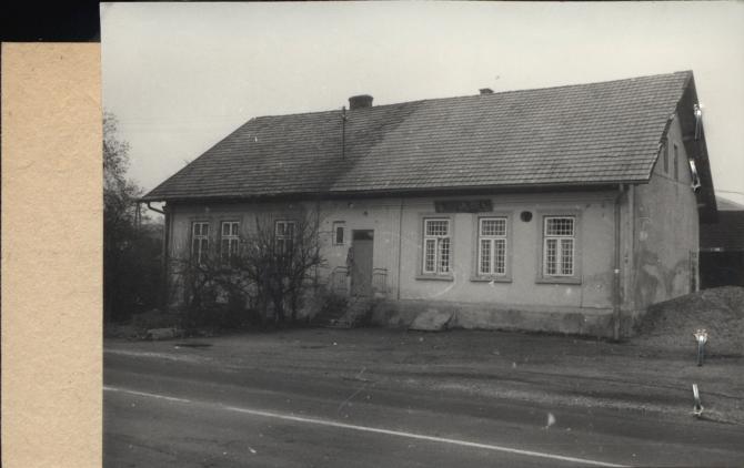 dom, w części bar G.S., skan 2