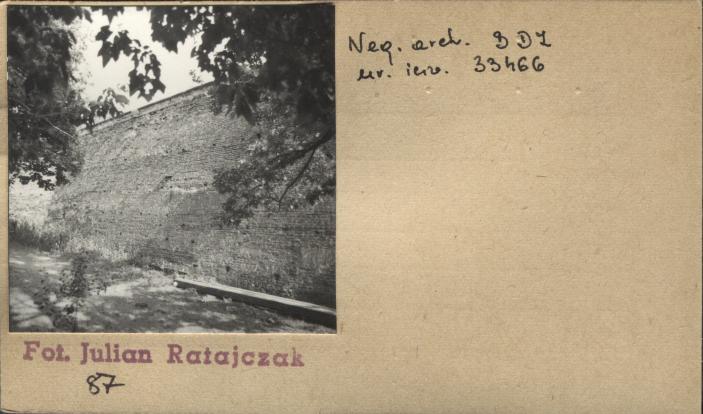 zespół klasztorny bernardynów - mur pd., skan 2