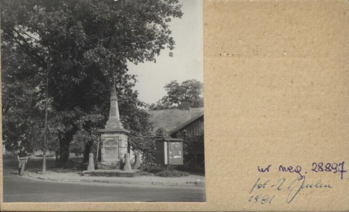 pomnik poległych bohaterów w latach 1831, 1863, 1918, skan 2