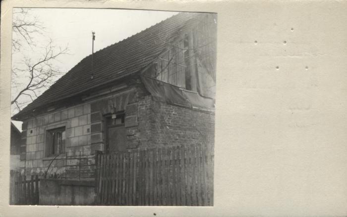 dom, w połowie rozebrany, skan 2