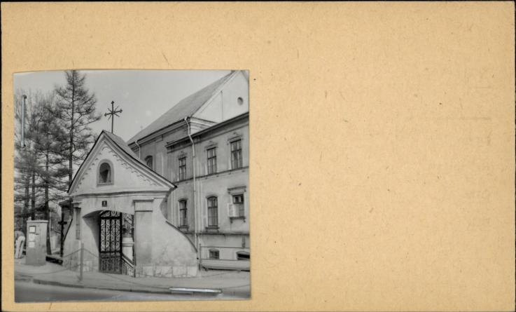 bramka przed kość. ss. Benedyktynek, skan 2