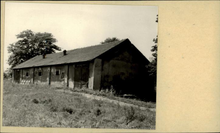 zespół dworski, stajnia, ob. magazyn, skan 2