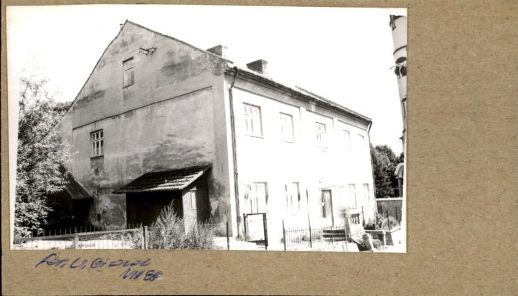 dwór lub ochronka, dom, skan 2