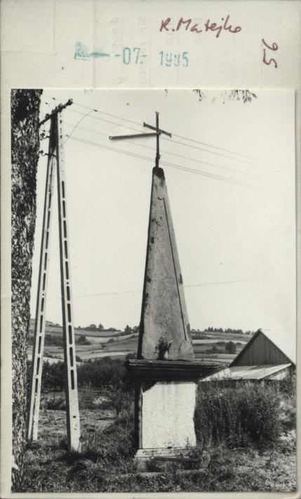obelisk przy drodze Dubiecko- Nienadowa, skan 2